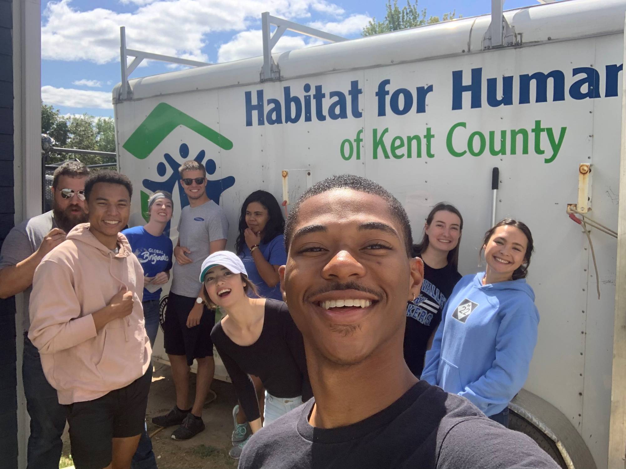 Students volunteering